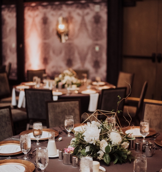 wedding table settings with center pieces