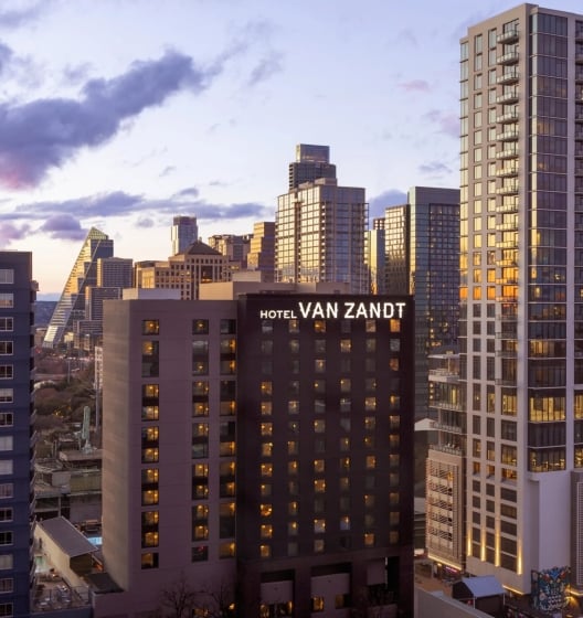 skyline of hotel van zandt and city