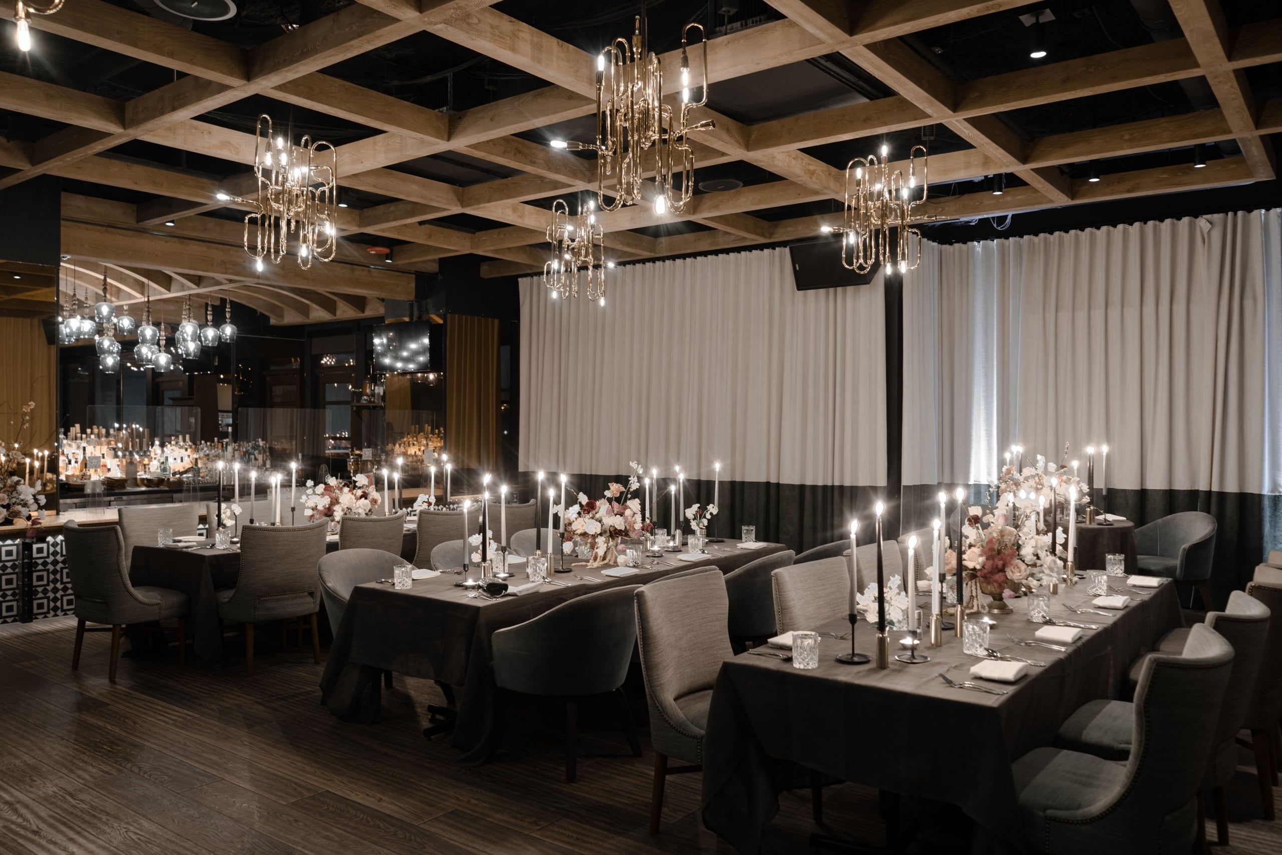 Wedding in Writers Lounge at hotel van zandt